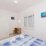 Alenka Apartamento Murter