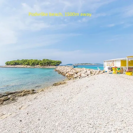 Alenka Apartamento Murter