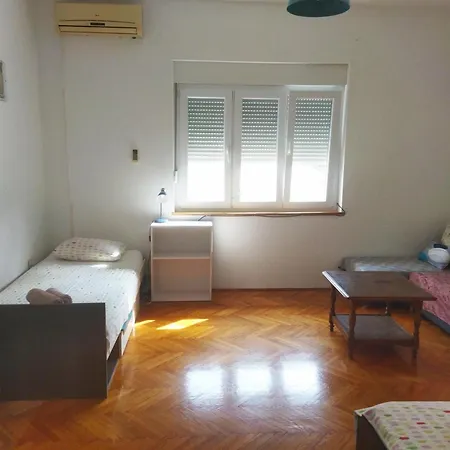 Alenka Apartman Murter