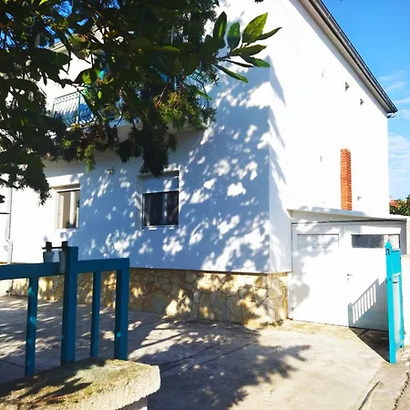 Alenka Apartman Murter