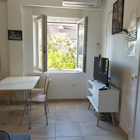 Alenka * Μούρτερ