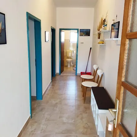 Alenka Apartment Murter