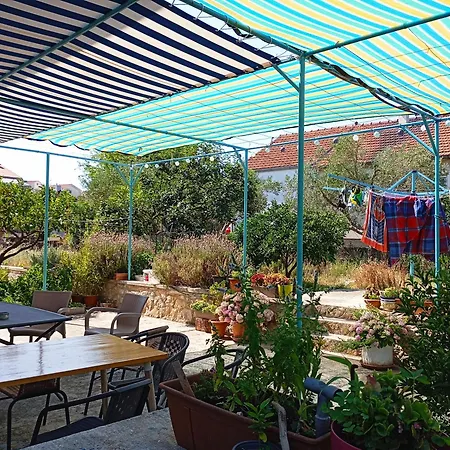 Alenka Apartman Murter