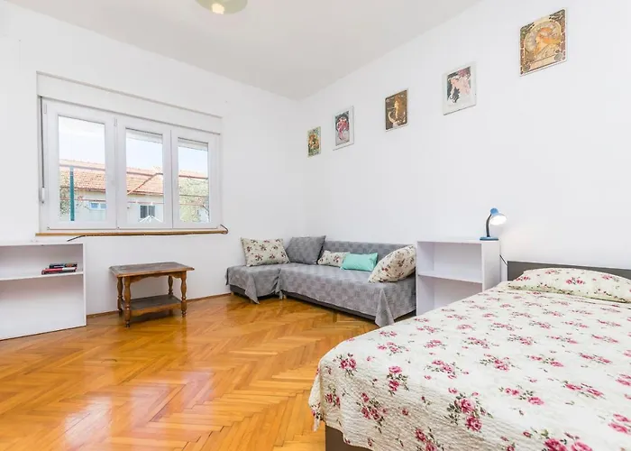 Alenka Apartamento *