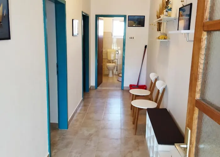 Alenka Apartamento Murter