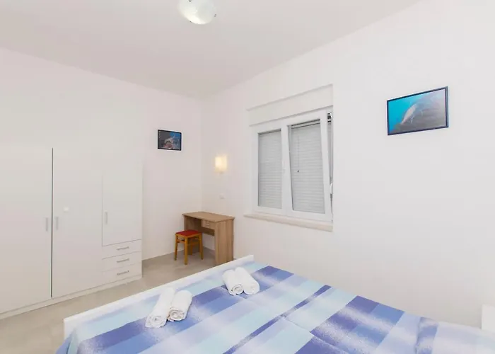 Alenka Apartamento Murter